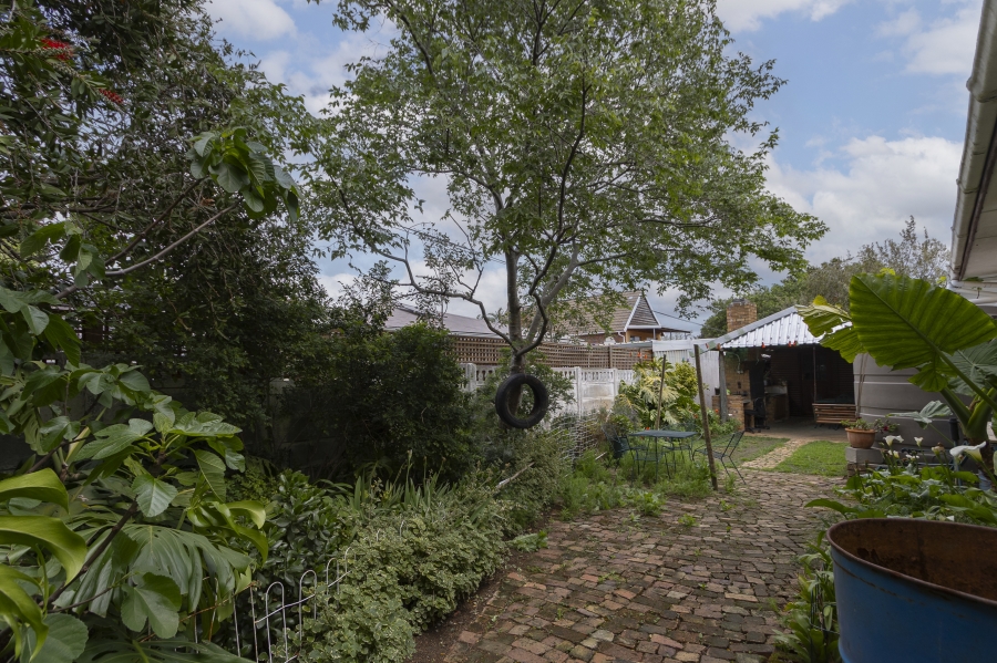 6 Bedroom Property for Sale in Morningside Western Cape